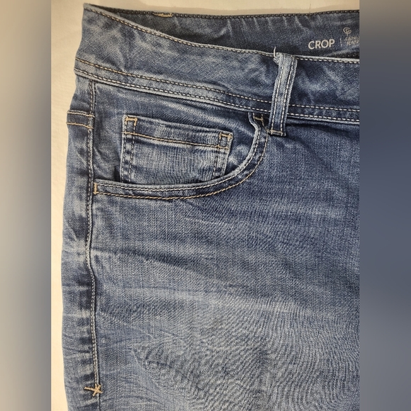 Lane Bryant Genius Fit Distressed Crop Blue Jeans Medium Wash size 18 - Picture 4 of 13